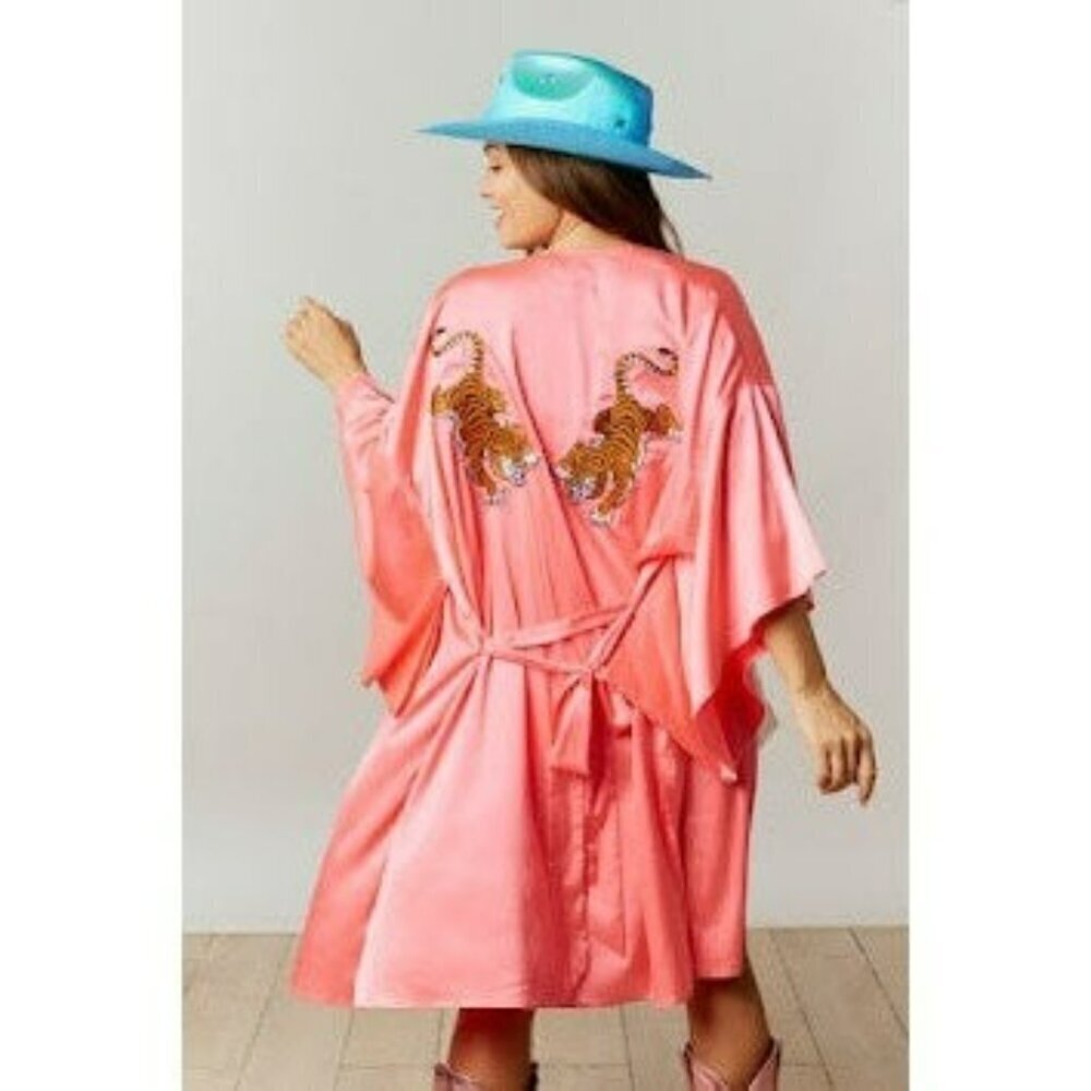 Wild Side Embroidered Tiger Pink Kimono Robe - Picture 2 of 7